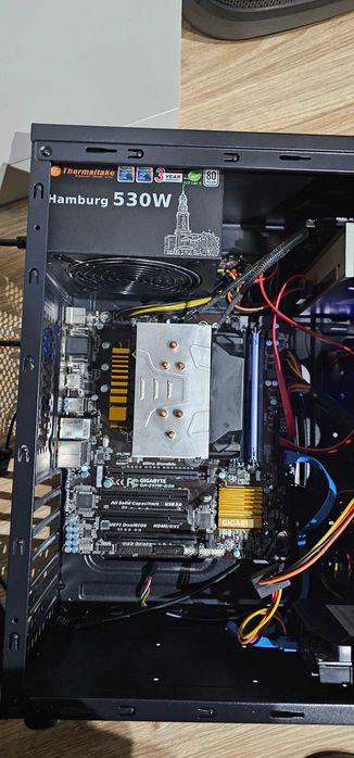 Komputer stacjonarny + monitor klawiatura myszka