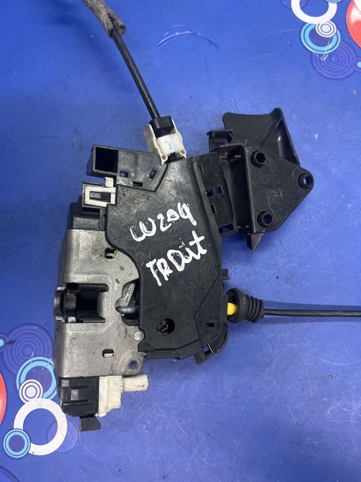 Fechadura mercedes w204 tras direita