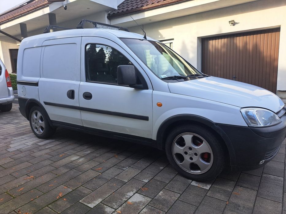 Opel Combo 1,7 CDTi Isuzu,hak,bez rdzy