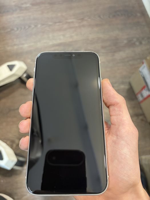 iPhone 11 64 White Sim Locked