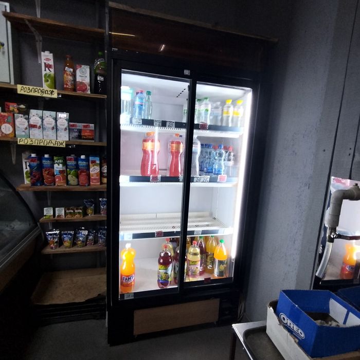 Терміново продам Холодильну вітрину Голд