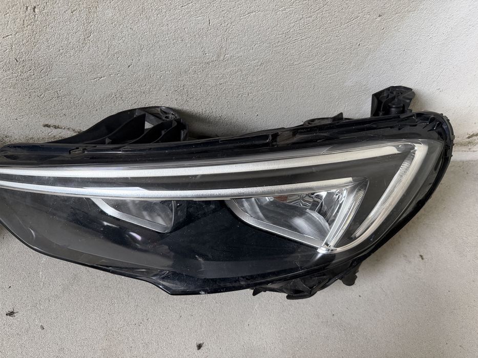 Фара передняя Opel Insignia B