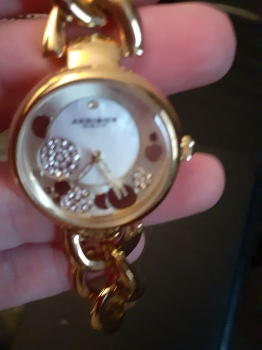 Relógio novo muito bonito NOVO