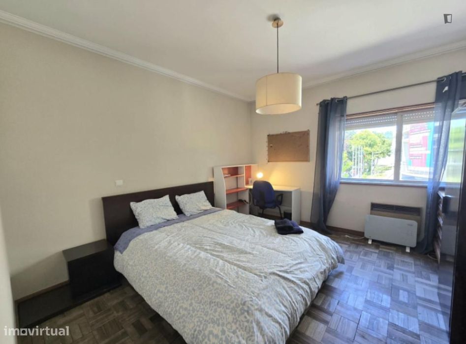 Quarto - localizado em Guimaraes