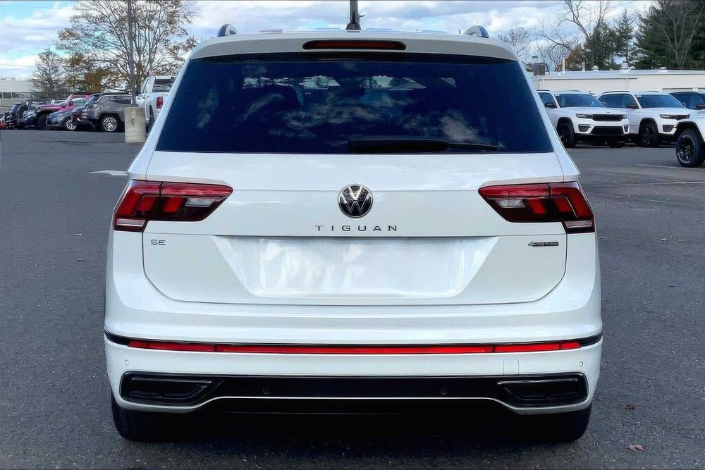 Volkswagen Tiguan SEL R-Line 4Motion      2024