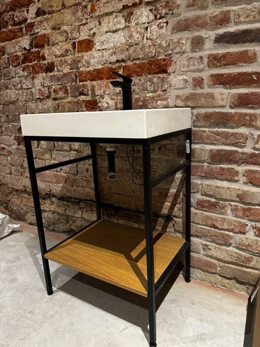 Умивальник з краном