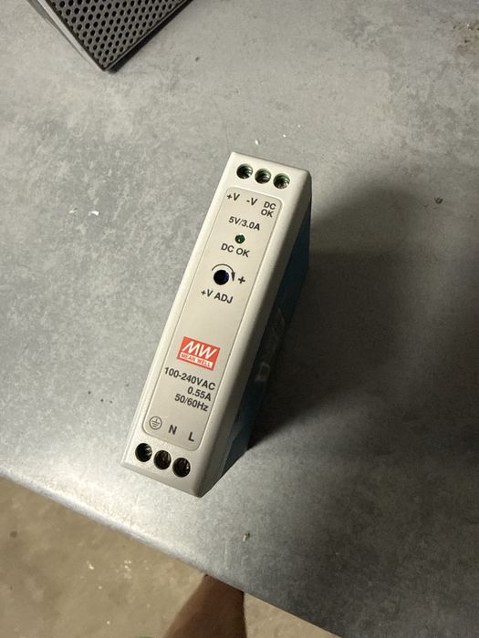 Zasilacz Mean Well 12v din