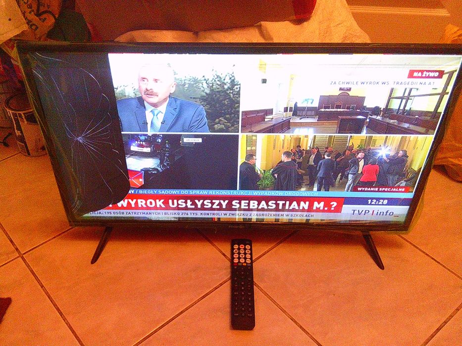 Telewizor Hisense 32 cale SMART, PILOT, MATRYCA Z DEFEKTEM, awaryjnie można używać.
