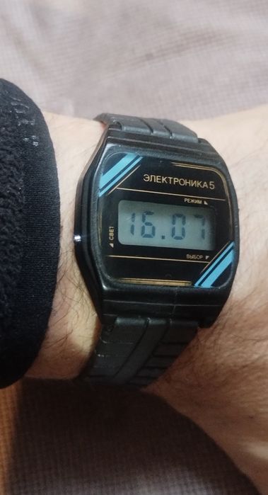 Электроника 5 в отличном состоянии