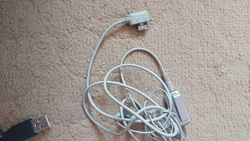 Аудіо і відео кабелі.