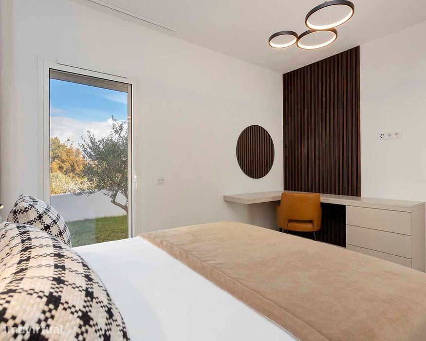 Moradia V3

3-bedroom townhouse
