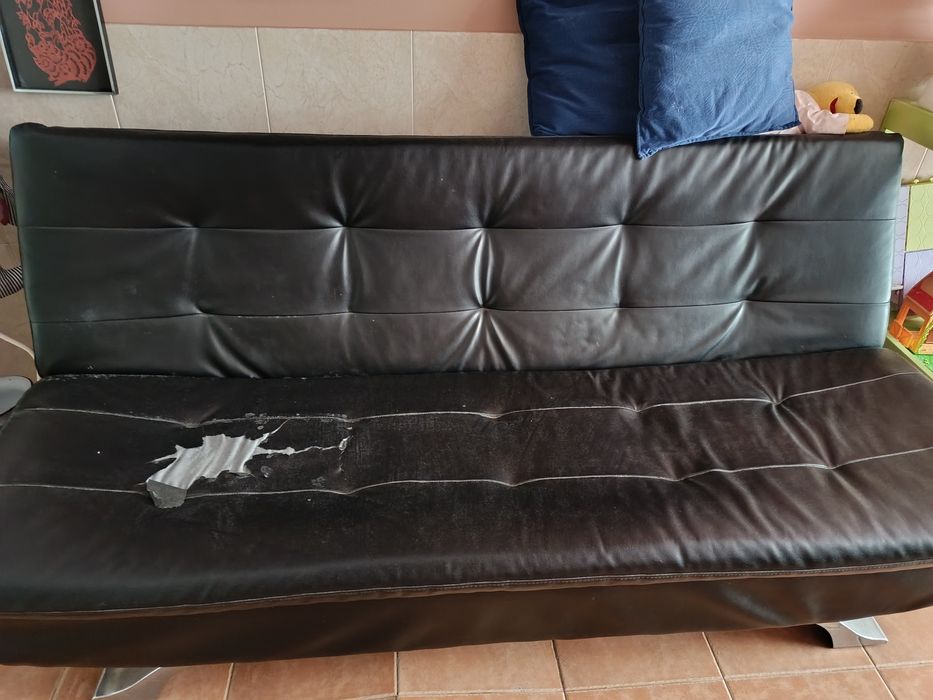 Sofá cama com algum desgaste