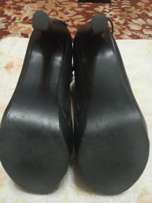 Продам. Ботинки женские. T. TACCARDI.