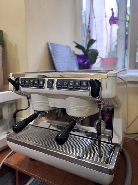 Професійна Кавоварка / Кавомашина Nuova Simonelli Appia Life Compact