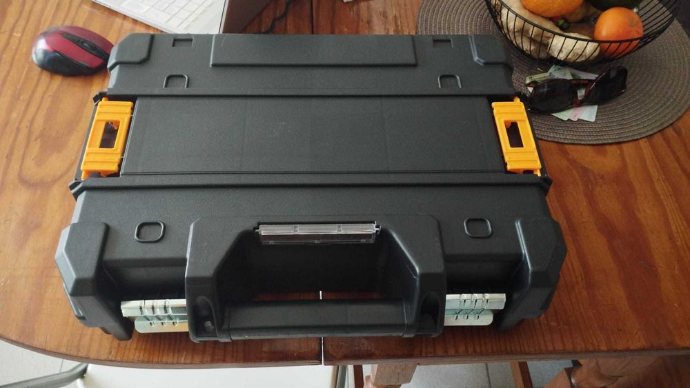 NIVEL DE LASER - 4D de 16 linhas c/ Tripé + 2 baterias