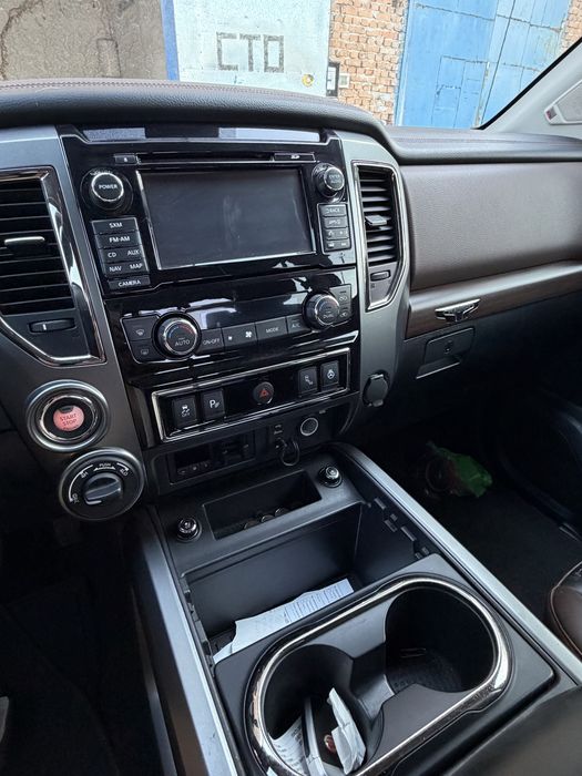 Nissan Titan platinum 2018