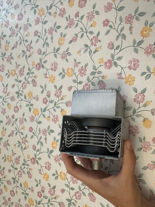 Magnetrão para micro-ondas – para peças ou por testar