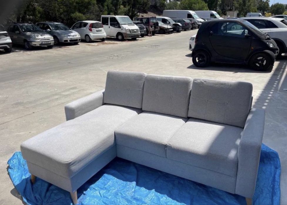 chaise longue cinza claro