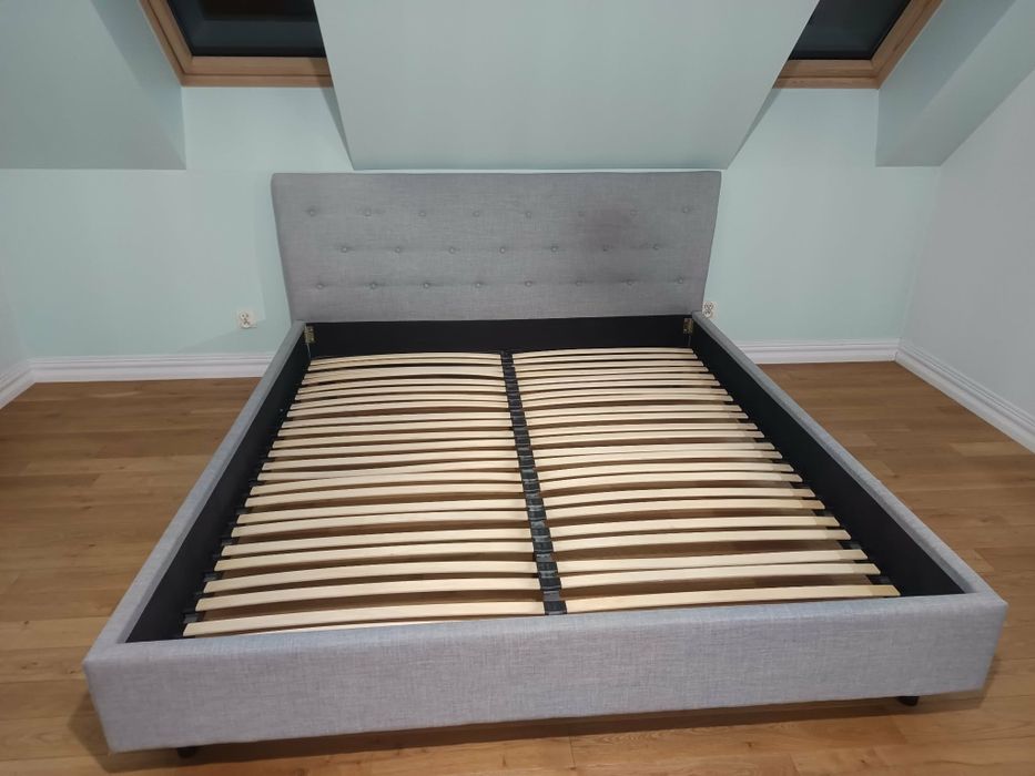 Łóżko dwuosobowe z zagłówkiem
