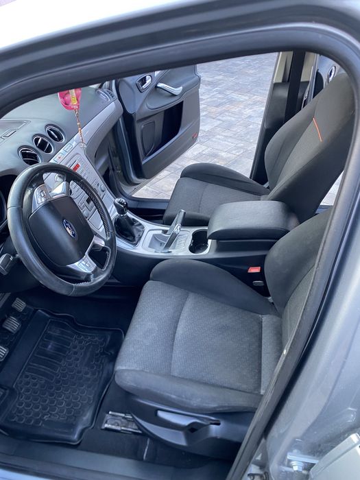 Продам машину Ford s-max