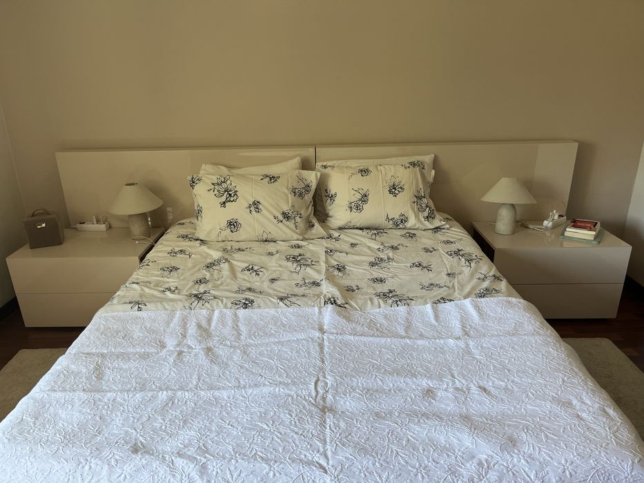 Cama Casal 1,60x2,00 + Mesas de Cabeceira