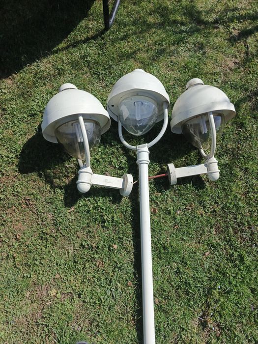 Lampy do ogrodu biale