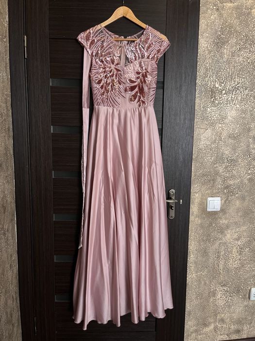 Вечірня сукня.