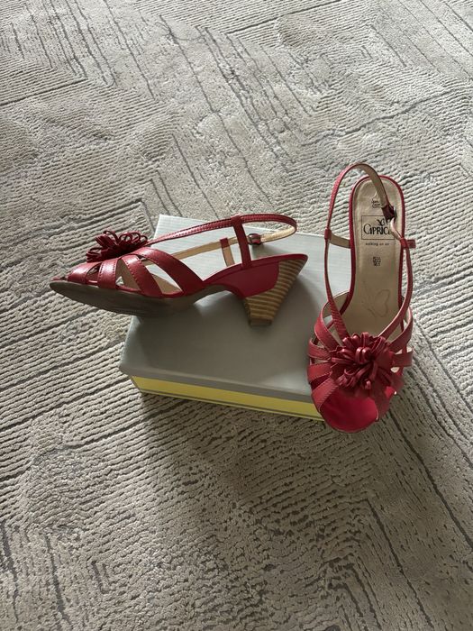 Buty damskie skórzane.