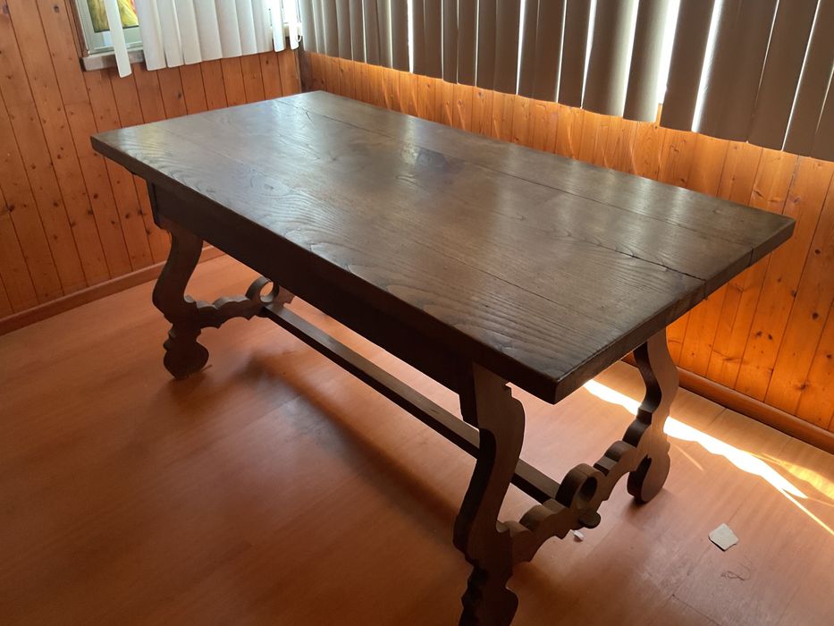 Mesa de jantar em madeira maciça