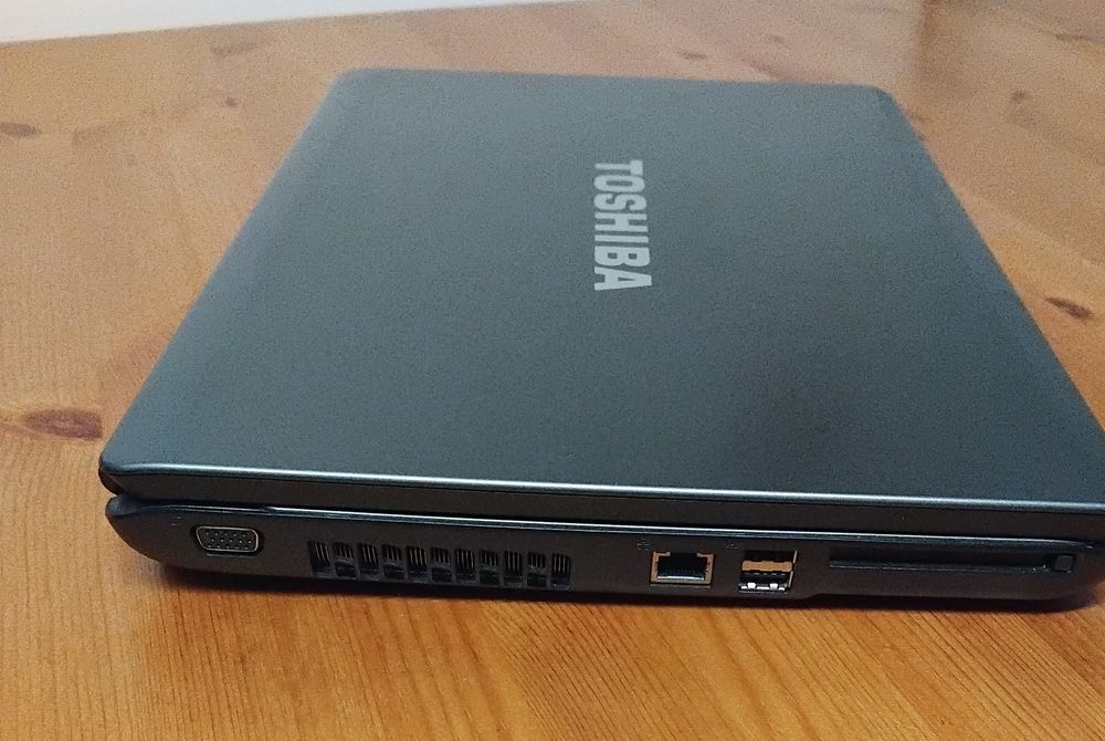 Laptop Toshiba L300 sprawny, nie uszkodzony