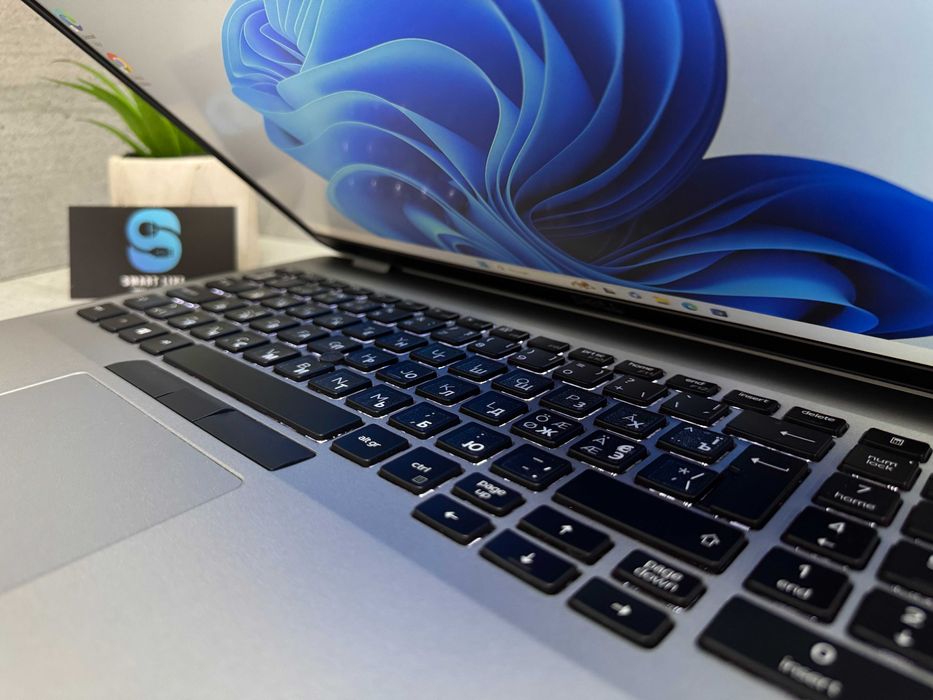 Стильний ноутбук Dell Precision 3551/i7-10750H/Quadro/15.6"/500gb ssd