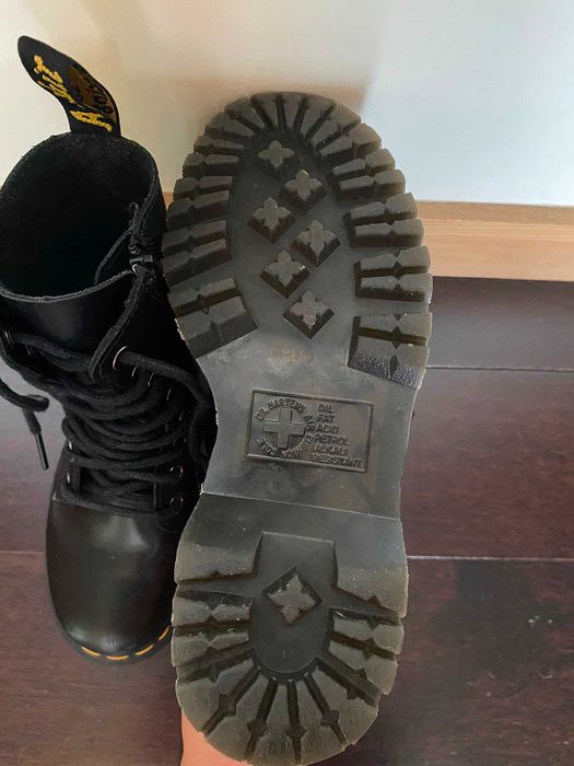 Botas pretas dr. martens 36