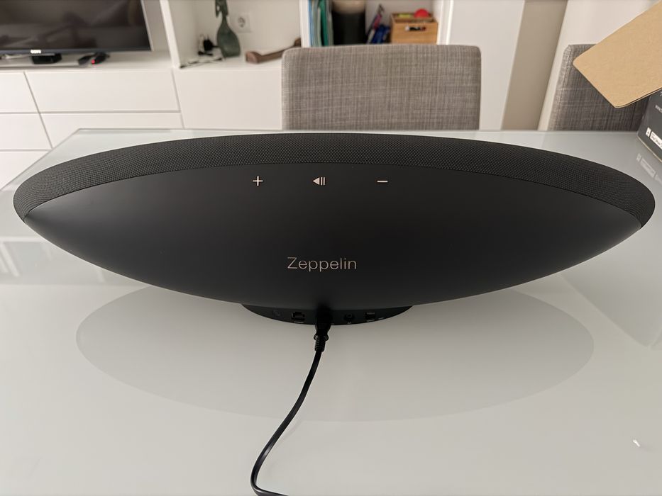 B&W Zeppelin Wireless