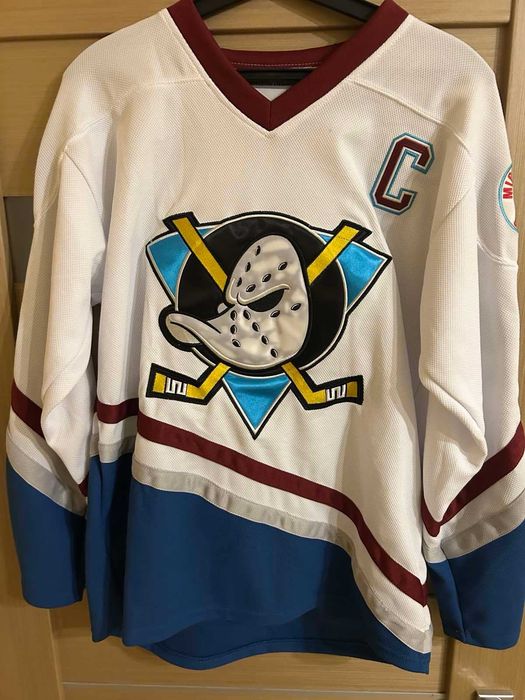 Хоккейные джерси Anaheim Mighty Ducks и Calgary Flames
