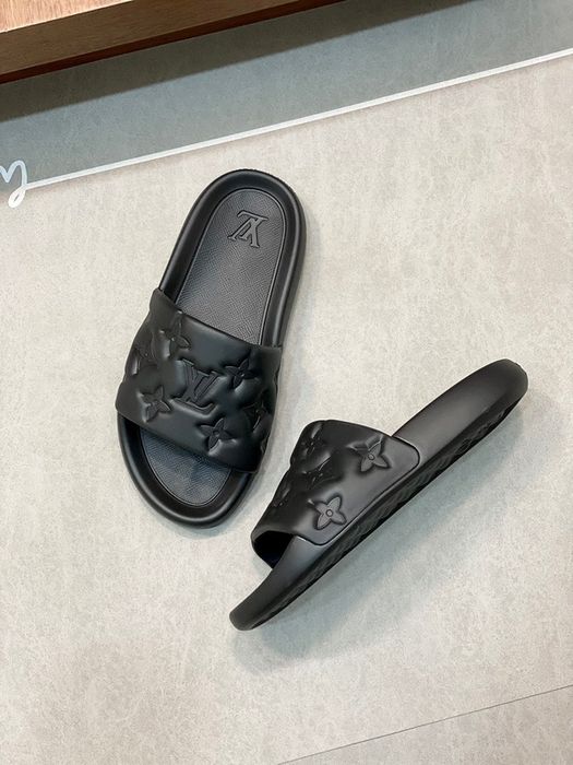 Chinelos Louis Vuitton