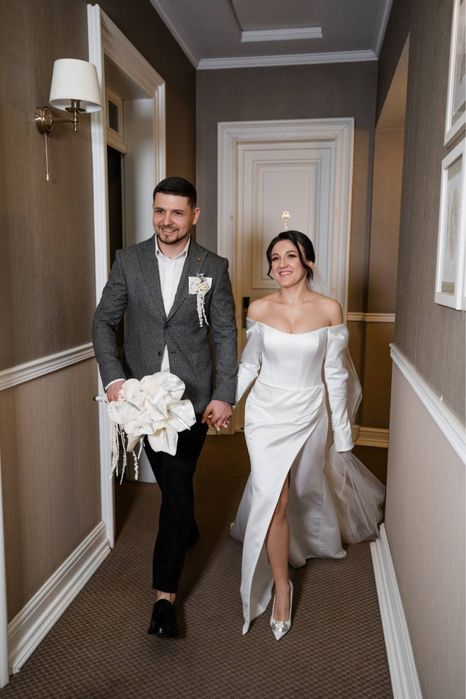 Продам весільну сукню  Купляла в салоні Rose/Bridal Store