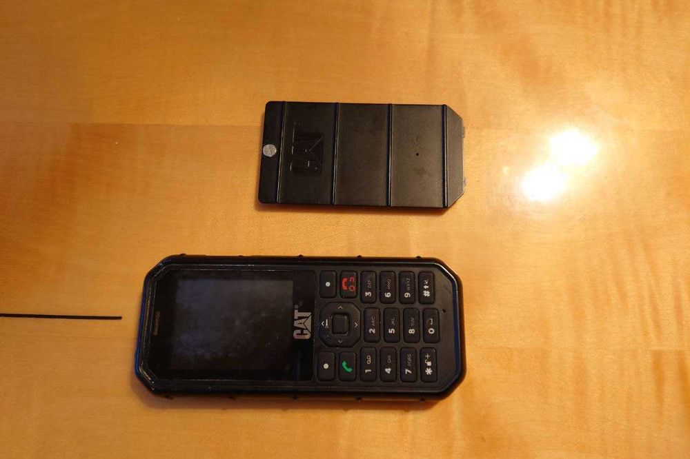 Cat B26 - telefon bez baterii