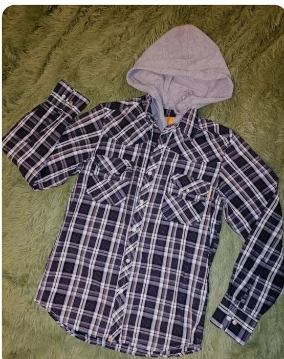 Сорочка комбінована  на заклепках з капішоном. S, 13-14   років