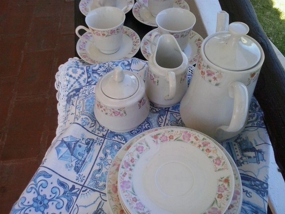 Serviço de chá e café 12 pessoas oferta 1 toalha de mesa quadros