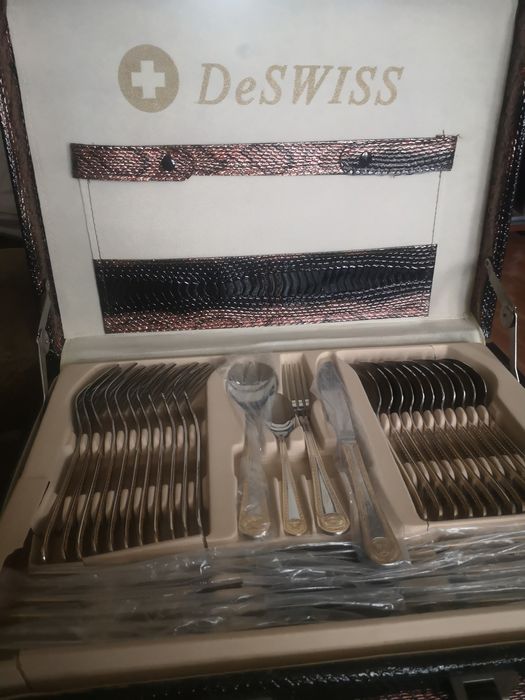 Набор столовых приборов.