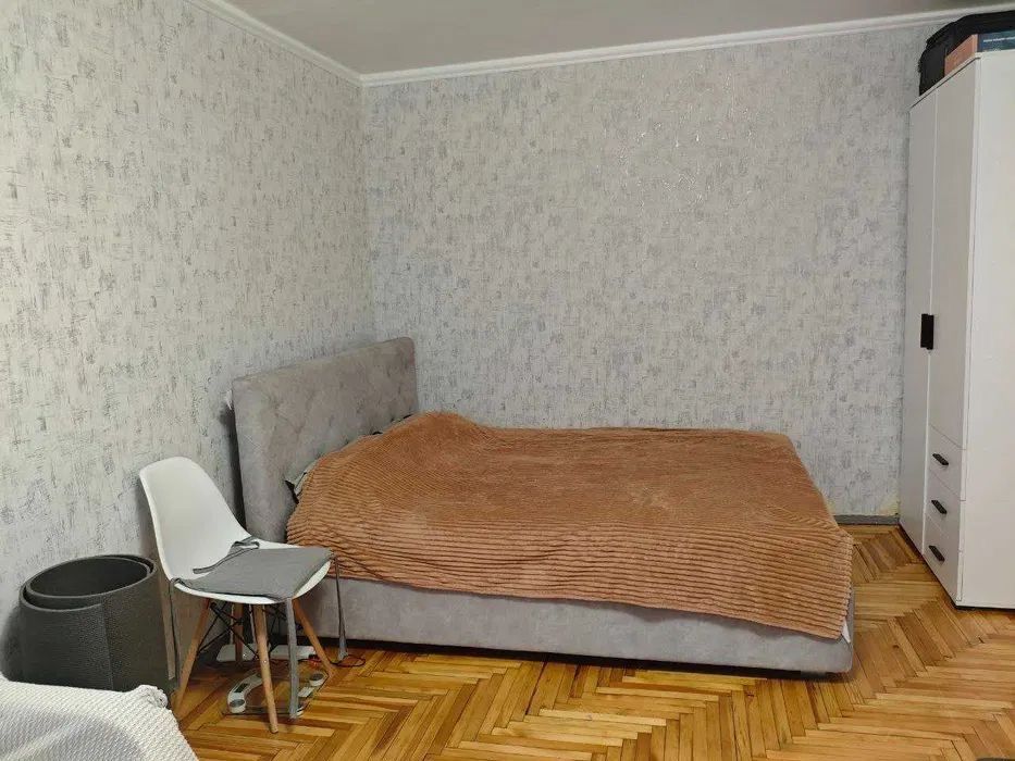 Продам  1 ком .кв Правый берег