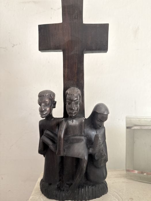 Afrykańska rzeźba sakralna – Krzyż, 4 postacie, 36 cm, rękodzieło