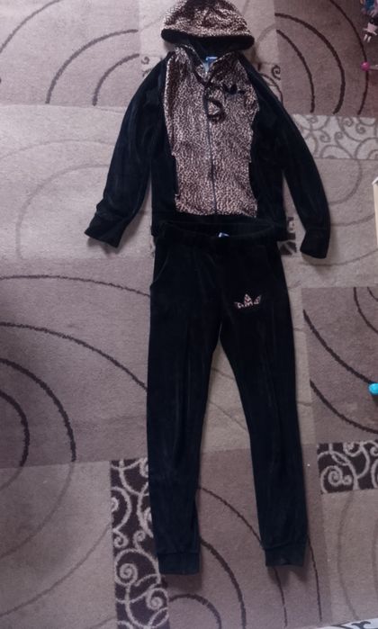 Жіночий спортивний костюм