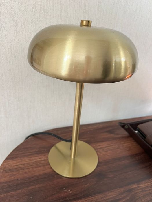Candeeiro de mesa dourado