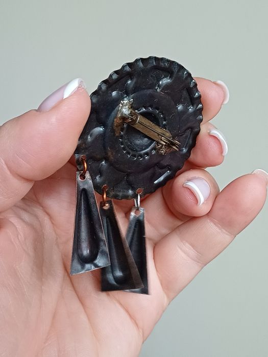 Broszka miedziana metaloplastyka cepelia prl dyndałki