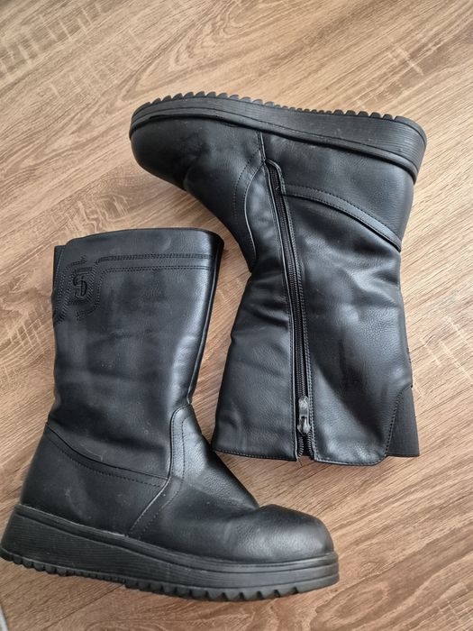 Czarne buty zimowe na koturnie z futerkiem,r.40