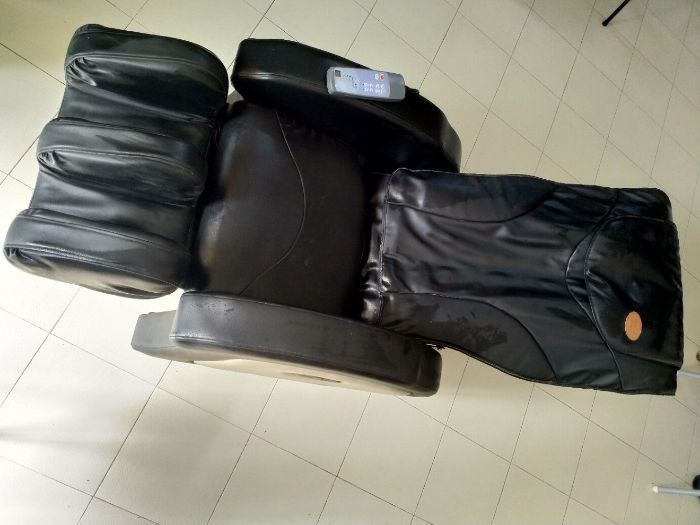 Poltrona Massagem + Sistema de Ar (Não liga). Nova + de 1000€