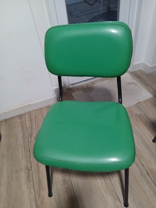 Cadeira verde em napa
