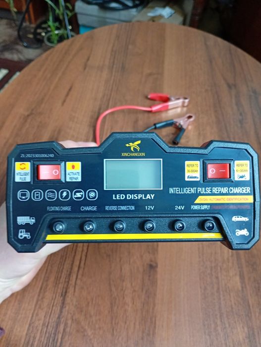 Зарядний пристрій для акамуляторів