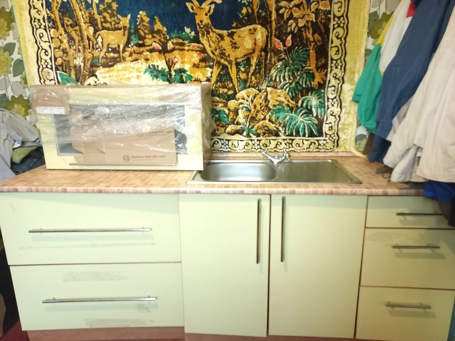 Кухня,Кухонні меблі з окремим сервантом